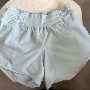 Lululemon Hotty Hot LR Short 4” Size 4 Lined Pastel Blue
